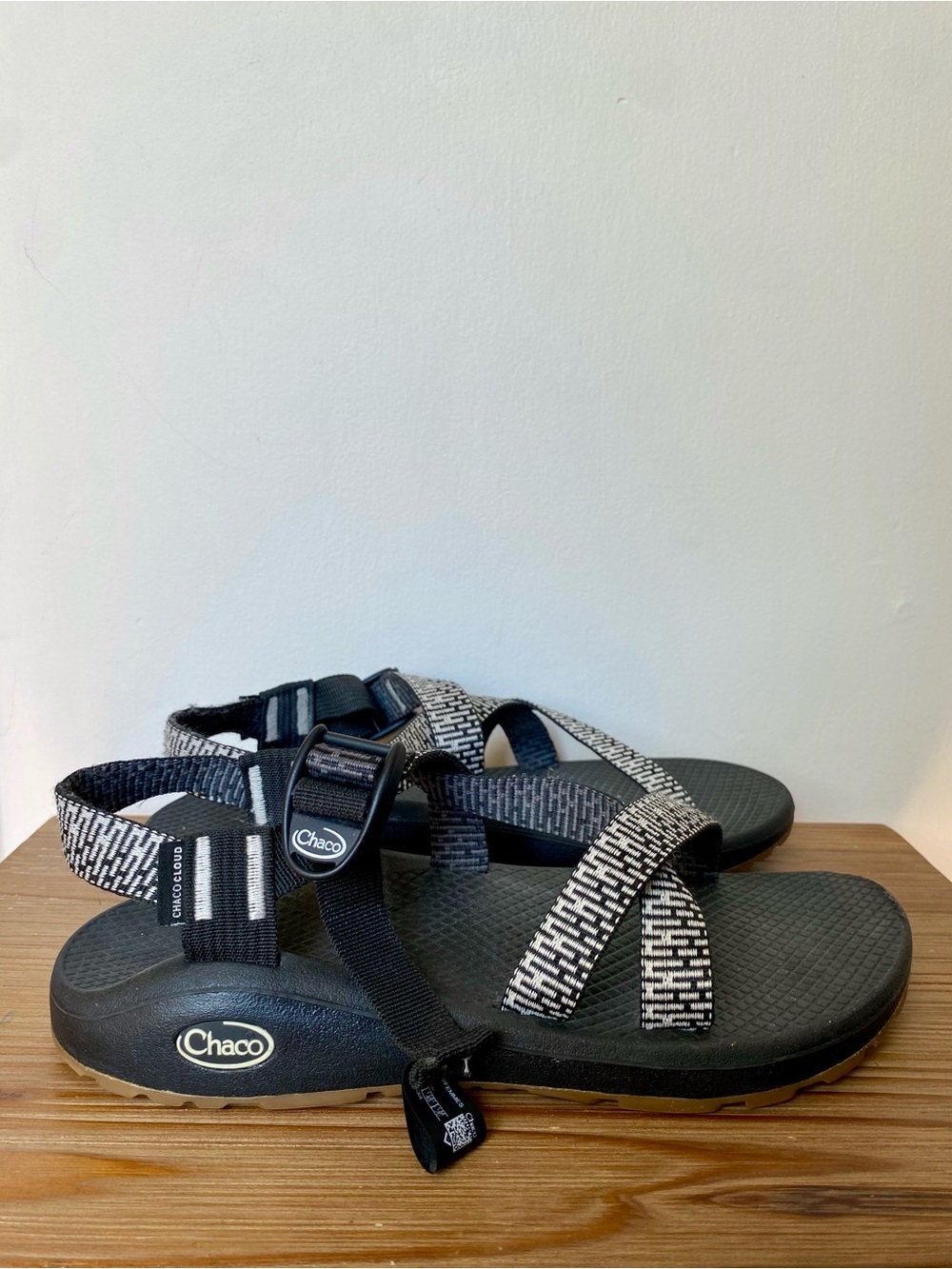 Chaco Women’s Z/Cloud 2 Adjustable Strap Cushioned Sandal size 9 outdoor granola